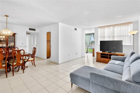 Condominio en venta en Miami, Florida, 3 dormitorios, 117.61 m2 № 1986119 - foto 1