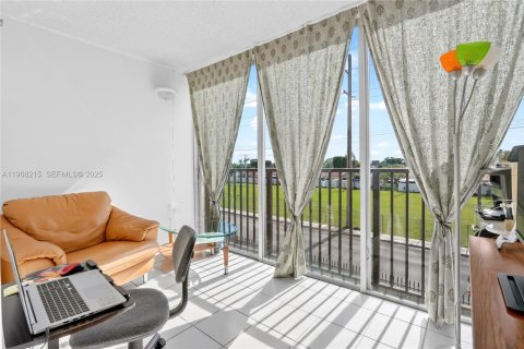 Condominio en venta en Miami, Florida, 3 dormitorios, 117.61 m2 № 1986119 - foto 4