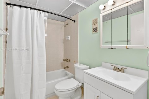 Condominio en venta en Miami, Florida, 3 dormitorios, 117.61 m2 № 1986119 - foto 15