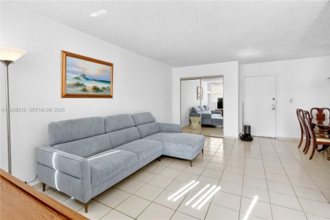 Condominio en venta en Miami, Florida, 3 dormitorios, 117.61 m2 № 1986119 - foto 2
