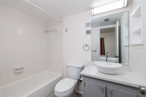 Condo in Clearwater, Florida, 2 bedrooms  № 2377892 - photo 20