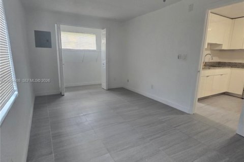 House in Dania Beach, Florida 1 bedroom № 2089575 - photo 5