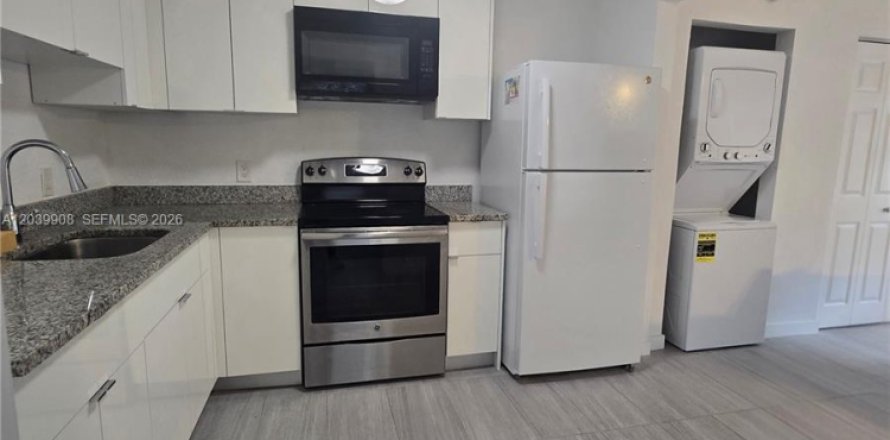 House in Dania Beach, Florida 1 bedroom № 2089575