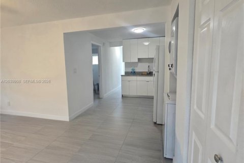 House in Dania Beach, Florida 1 bedroom № 2089575 - photo 3