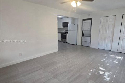 House in Dania Beach, Florida 1 bedroom № 2089575 - photo 4