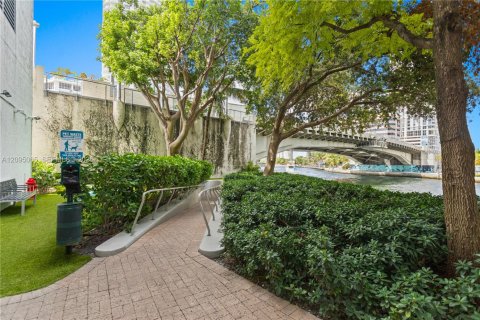 Copropriété à louer à Miami, Floride: 53.88 m2 № 2388386 - photo 12