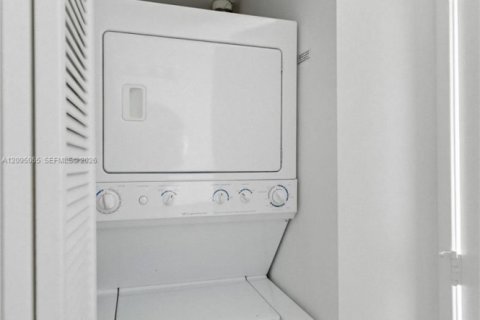 Copropriété à louer à Miami, Floride: 53.88 m2 № 2388386 - photo 6
