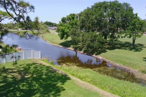 Copropriété à vendre à Saint Petersburg, Floride: 3 chambres, 105.91 m2 № 2148312 - photo 3