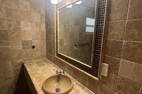 Casa en venta en Hollywood, Florida, 4 dormitorios, 85.47 m2 № 1999913 - foto 2