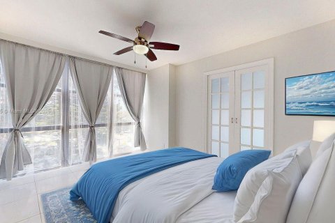 Condominio en venta en Hallandale Beach, Florida, 3 dormitorios, 132.85 m2 № 1972458 - foto 24