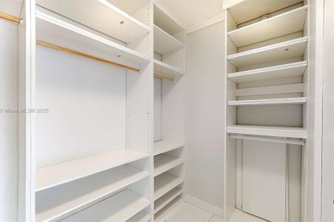 Condominio en venta en Hallandale Beach, Florida, 3 dormitorios, 132.85 m2 № 1972458 - foto 23