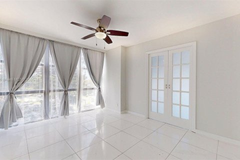 Condominio en venta en Hallandale Beach, Florida, 3 dormitorios, 132.85 m2 № 1972458 - foto 25