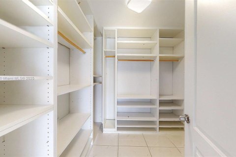 Condominio en venta en Hallandale Beach, Florida, 3 dormitorios, 132.85 m2 № 1972458 - foto 22