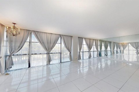 Condominio en venta en Hallandale Beach, Florida, 3 dormitorios, 132.85 m2 № 1972458 - foto 6