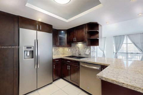 Condominio en venta en Hallandale Beach, Florida, 3 dormitorios, 132.85 m2 № 1972458 - foto 10