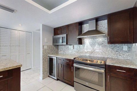 Condominio en venta en Hallandale Beach, Florida, 3 dormitorios, 132.85 m2 № 1972458 - foto 12