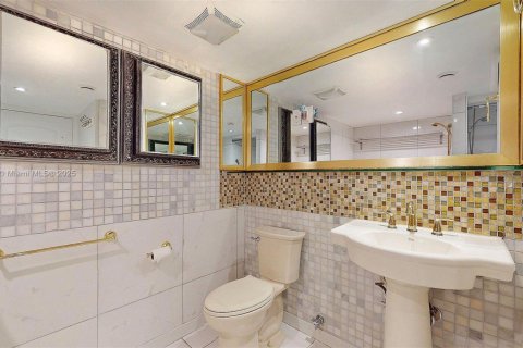 Condominio en venta en Hallandale Beach, Florida, 3 dormitorios, 132.85 m2 № 1972458 - foto 29