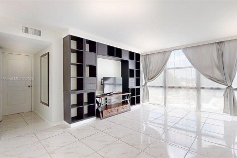 Condominio en venta en Hallandale Beach, Florida, 3 dormitorios, 132.85 m2 № 1972458 - foto 18