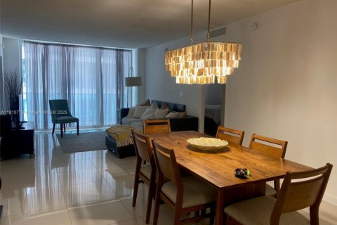 Copropriété à louer à Hollywood, Floride: 2 chambres, 107.12 m2 № 2155116 - photo 4