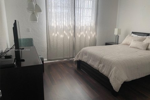 Copropriété à louer à Hollywood, Floride: 2 chambres, 107.12 m2 № 2155116 - photo 18