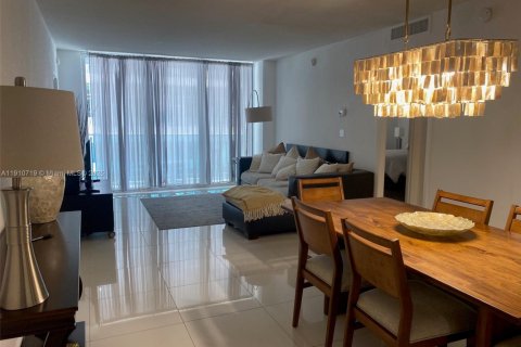 Copropriété à louer à Hollywood, Floride: 2 chambres, 107.12 m2 № 2155116 - photo 5