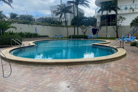Copropriété à louer à Hollywood, Floride: 2 chambres, 107.12 m2 № 2155116 - photo 3