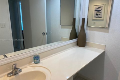 Copropriété à louer à Hollywood, Floride: 2 chambres, 107.12 m2 № 2155116 - photo 8