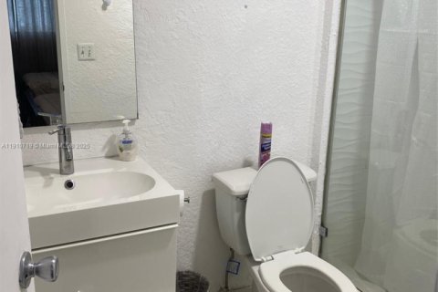 Copropriété à louer à Hollywood, Floride: 2 chambres, 107.12 m2 № 2155116 - photo 14