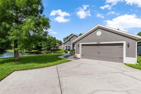 House in Oviedo, Florida 3 bedrooms, 156.73 sq.m. № 2167622