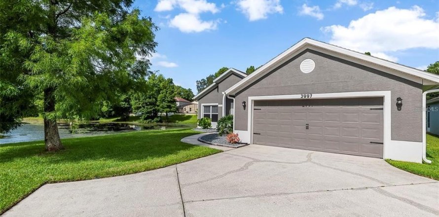 House in Oviedo, Florida 3 bedrooms, 156.73 sq.m. № 2167622