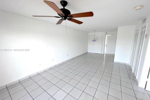 Appartement à louer à Miami Beach, Floride: 1 chambre, 61.13 m2 № 2044369 - photo 3