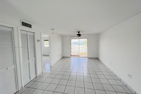 Appartement à louer à Miami Beach, Floride: 1 chambre, 61.13 m2 № 2044369 - photo 2