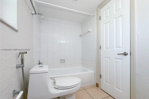 Снять в аренду кондоминиум в Майами, Флорида 2 спальни, 92.25м2, № 1991593 - фото 16