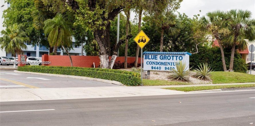 Кондоминиум с 2 спальнями в Майами, Флорида № 1991593