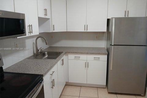 Снять в аренду кондоминиум в Майами, Флорида 2 спальни, 92.25м2, № 1991593 - фото 6