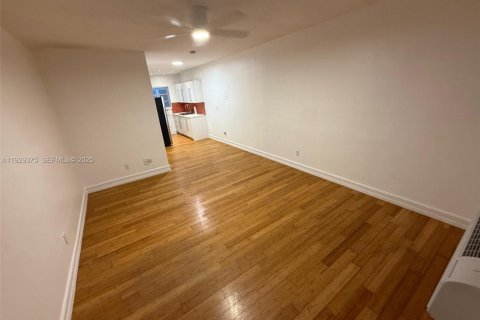 Condominio en venta en Miami Beach, Florida, 35.95 m2 № 1987763 - foto 6