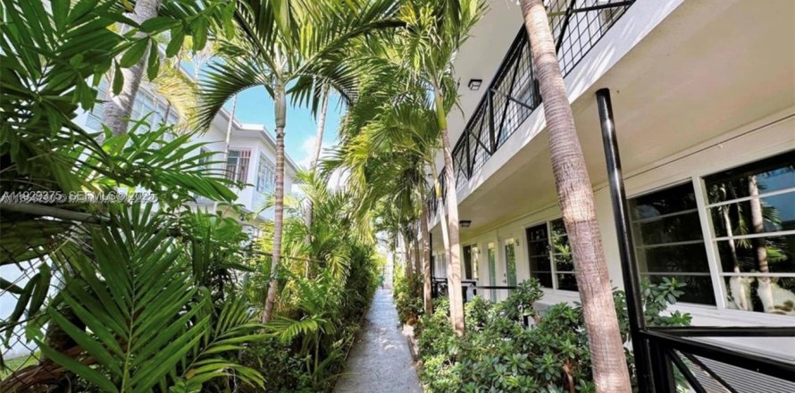 Estudio en el Condominio en Miami Beach, Florida № 1987763