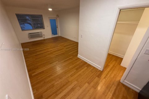 Condominio en venta en Miami Beach, Florida, 35.95 m2 № 1987763 - foto 4