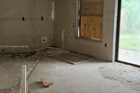 Casa en venta en Saint Petersburg, Florida, 4 dormitorios, 172.71 m2 № 1925618 - foto 3
