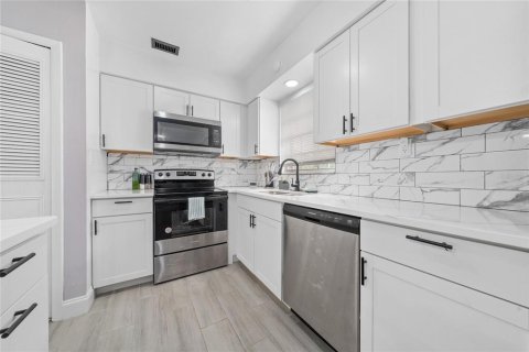 Condo in Winter Park, Florida, 2 bedrooms  № 1568273 - photo 8