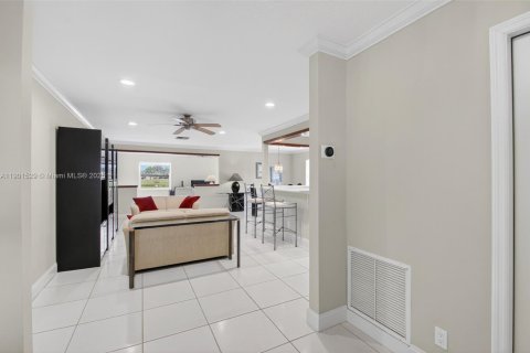 House in West Palm Beach, Florida 2 bedrooms, 139.82 sq.m. № 2015113 - photo 4