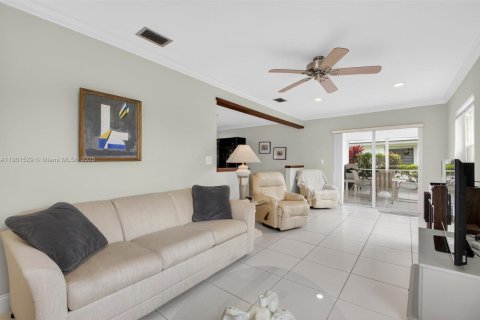 House in West Palm Beach, Florida 2 bedrooms, 139.82 sq.m. № 2015113 - photo 20