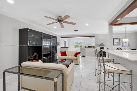 House in West Palm Beach, Florida 2 bedrooms, 139.82 sq.m. № 2015113 - photo 8