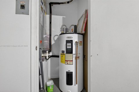 House in West Palm Beach, Florida 2 bedrooms, 139.82 sq.m. № 2015113 - photo 30