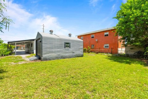 House in West Park, Florida 3 bedrooms, 131.83 sq.m. № 1892061 - photo 24