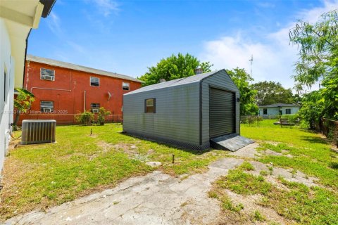 House in West Park, Florida 3 bedrooms, 131.83 sq.m. № 1892061 - photo 26