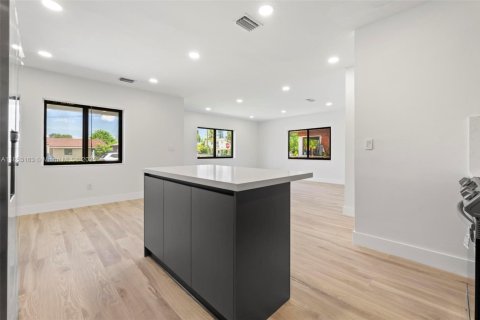 House in West Park, Florida 3 bedrooms, 131.83 sq.m. № 1892061 - photo 7