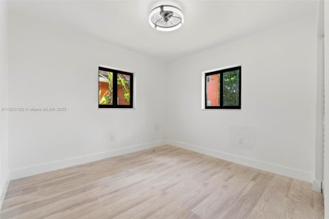 House in West Park, Florida 3 bedrooms, 131.83 sq.m. № 1892061 - photo 14