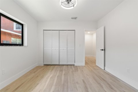 House in West Park, Florida 3 bedrooms, 131.83 sq.m. № 1892061 - photo 9