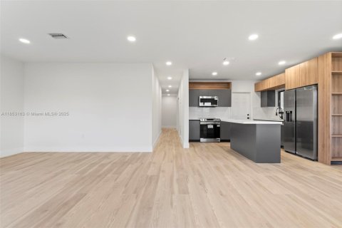 House in West Park, Florida 3 bedrooms, 131.83 sq.m. № 1892061 - photo 25